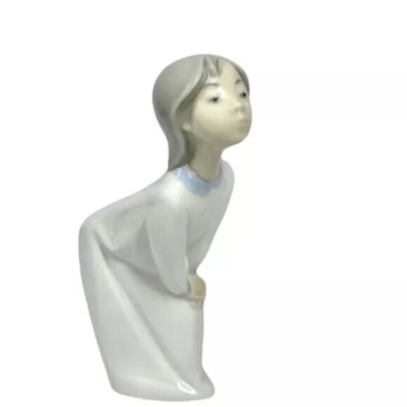 Lladro Girl Kissing Figurine #4873 7.5” Retired 1974–1997 Love Romance EUC - Picture 4 of 5